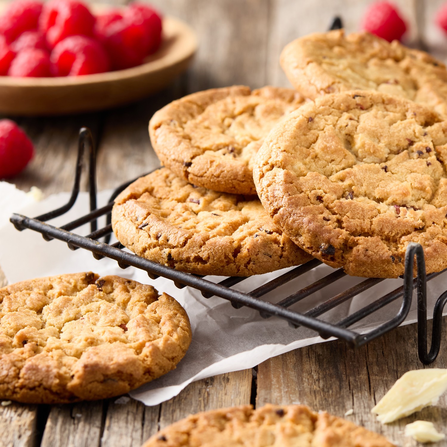 Chefs’ Selections Raspberry & White Chocolate Cookie Pucks (90 x 50g)
