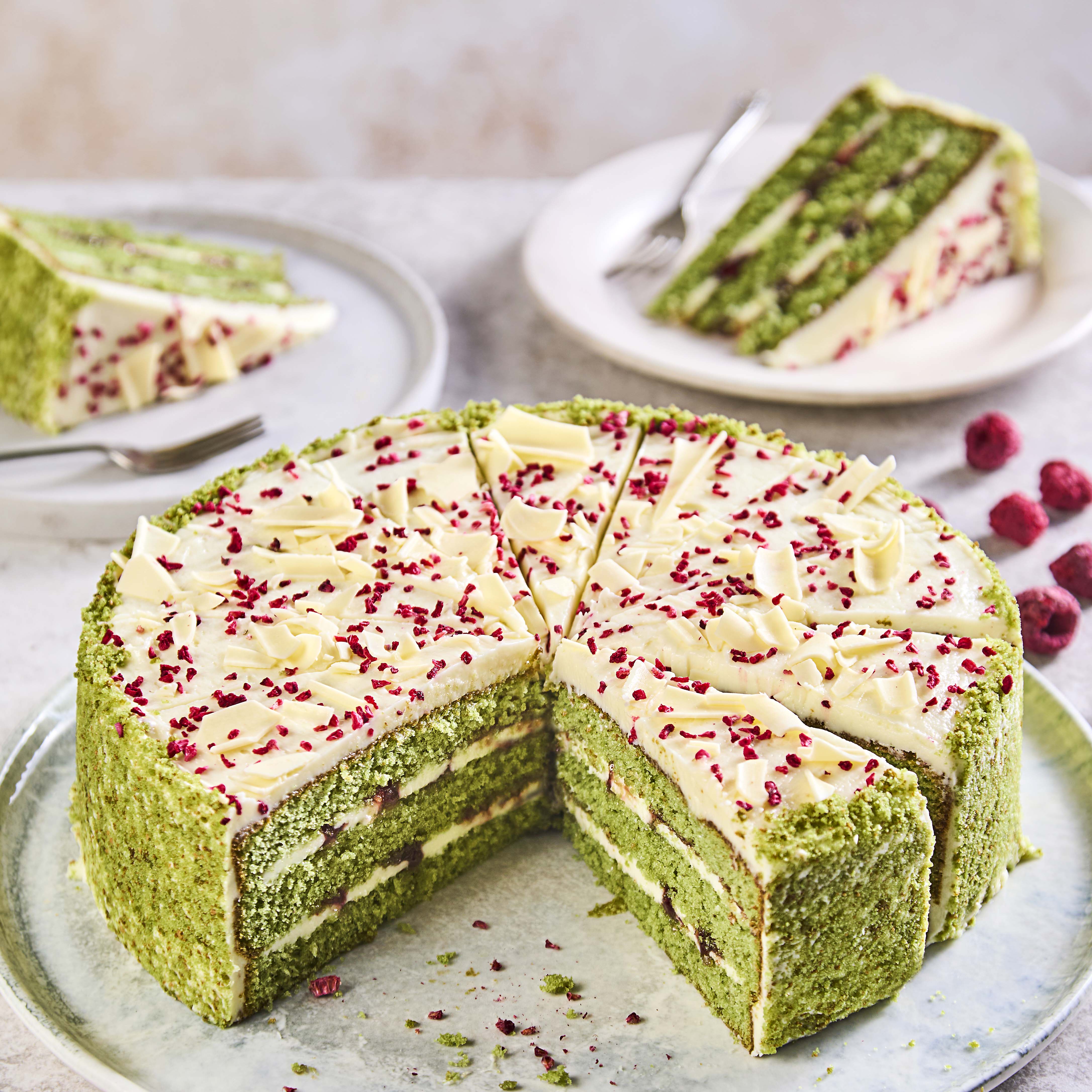 Chefs’ Selections Premium Collection Raspberry, White Chocolate & Matcha Cake (1 x 14 portions)