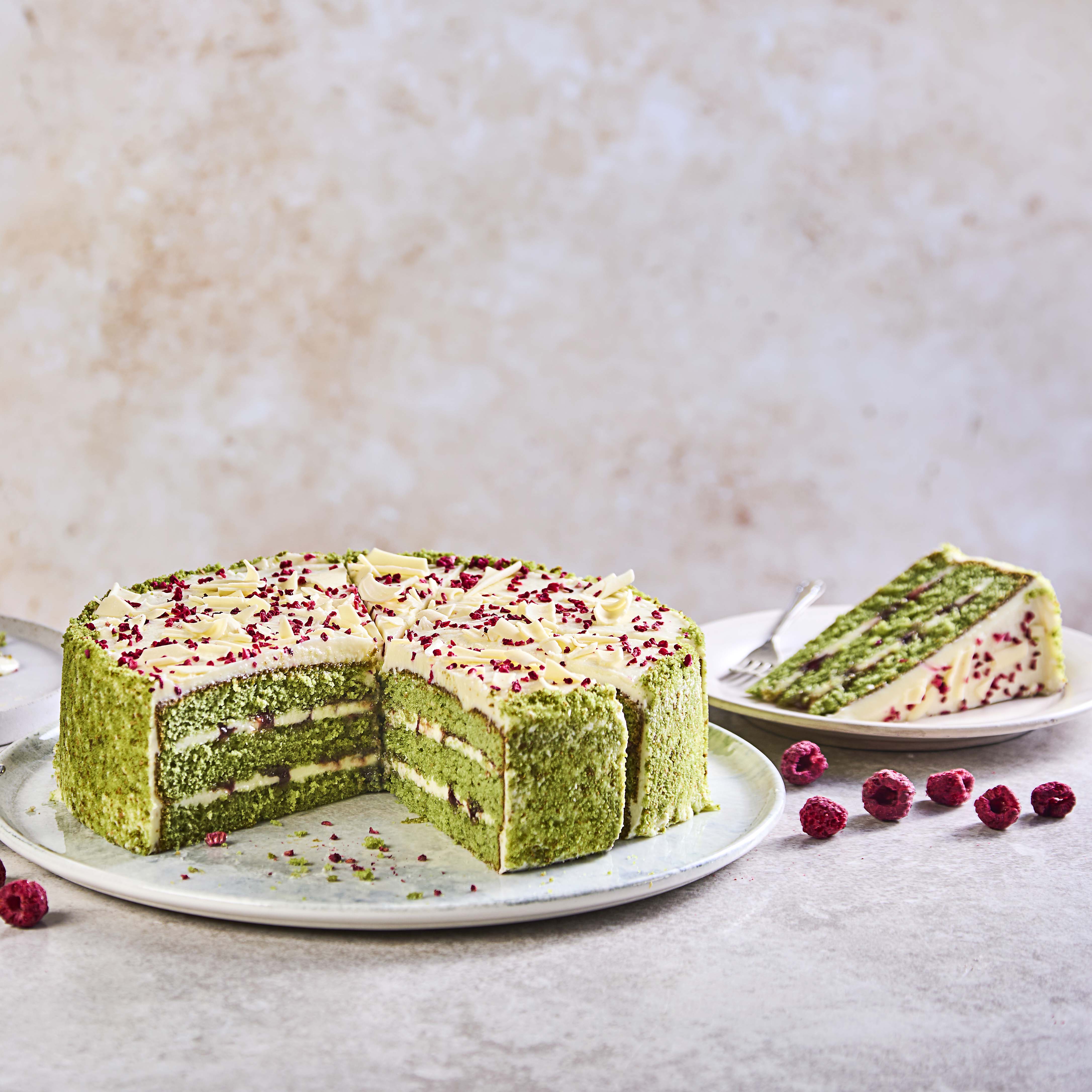 Chefs’ Selections Premium Collection Raspberry, White Chocolate & Matcha Cake (1 x 14 portions)