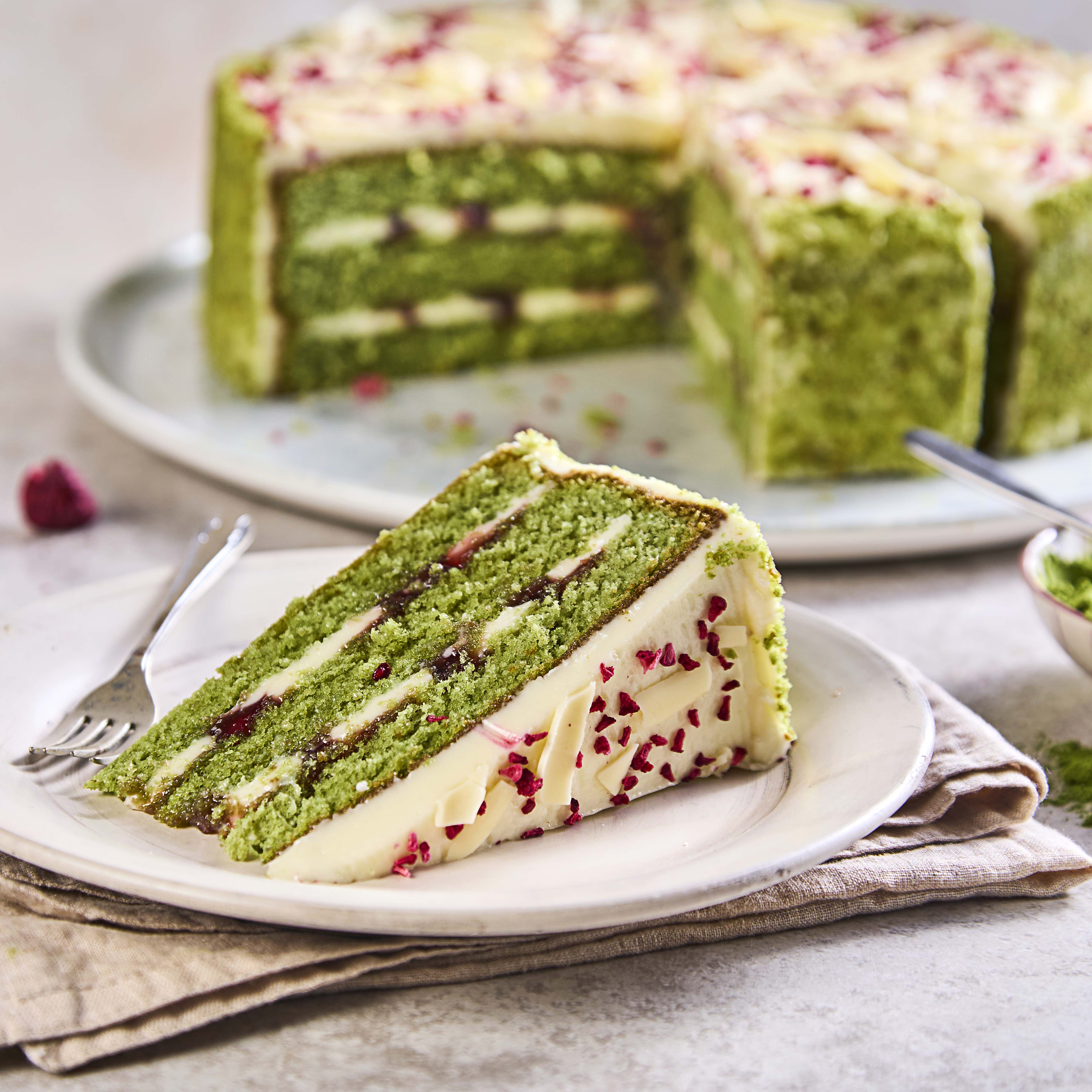 Chefs’ Selections Premium Collection Raspberry, White Chocolate & Matcha Cake (1 x 14 portions)